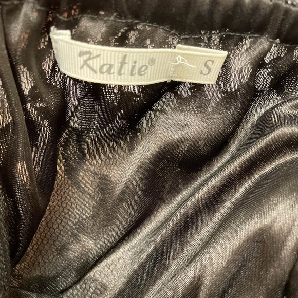 Katie, black strapless lace top, size Small - Picture 5 of 5